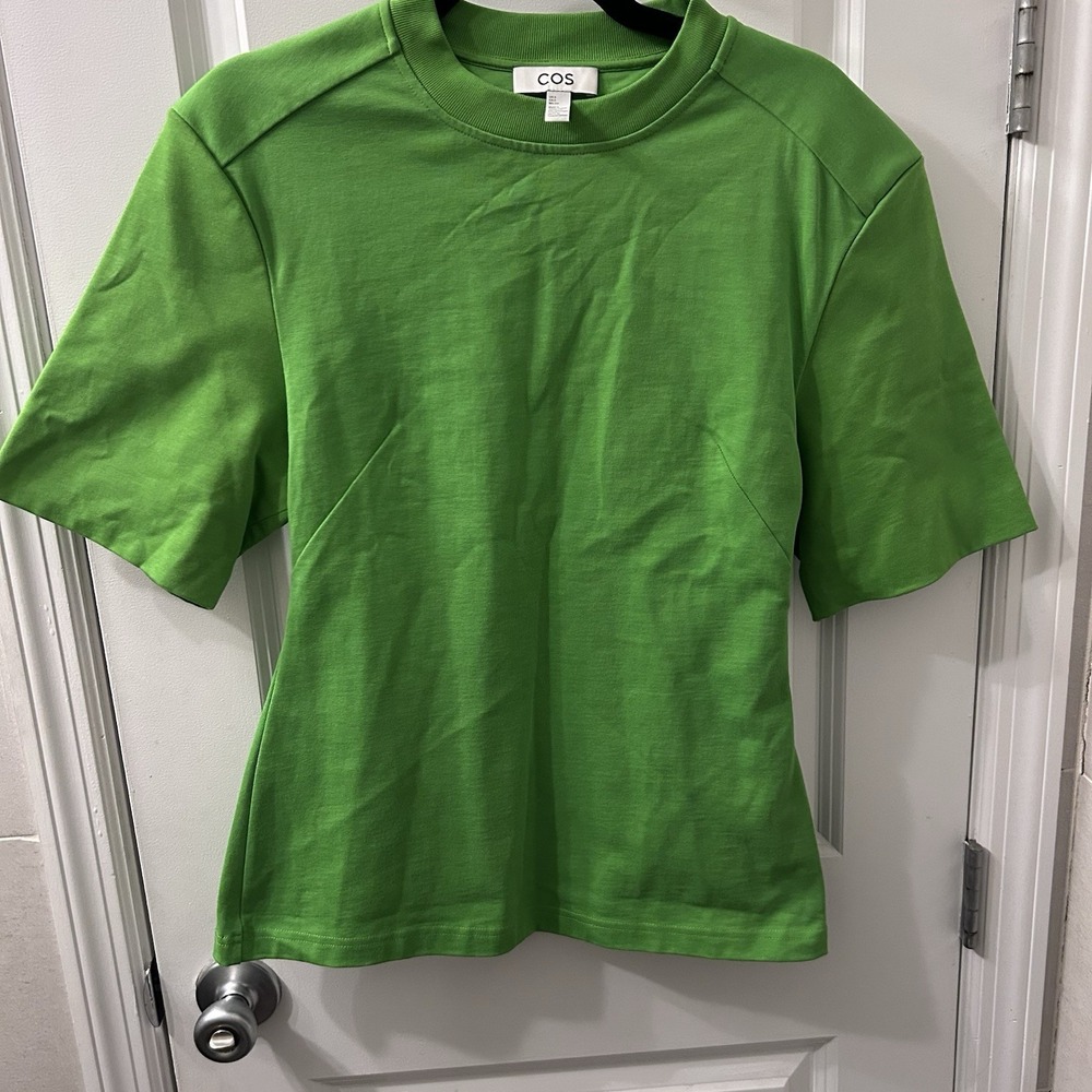 COS Power Shoulder SLIM WAISTED T-SHIRT Bright Green  Fitted  NWOT Classy Size S - Picture 3 of 10